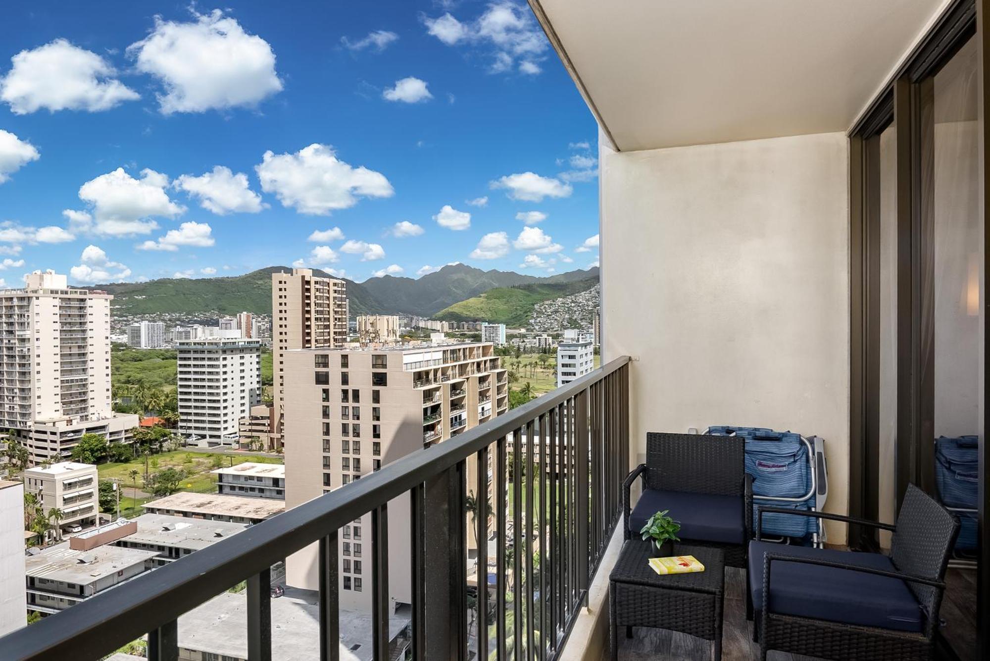 Aloha Vibes With Ocean Views, Near Beach & Parking! Honolulu Dış mekan fotoğraf